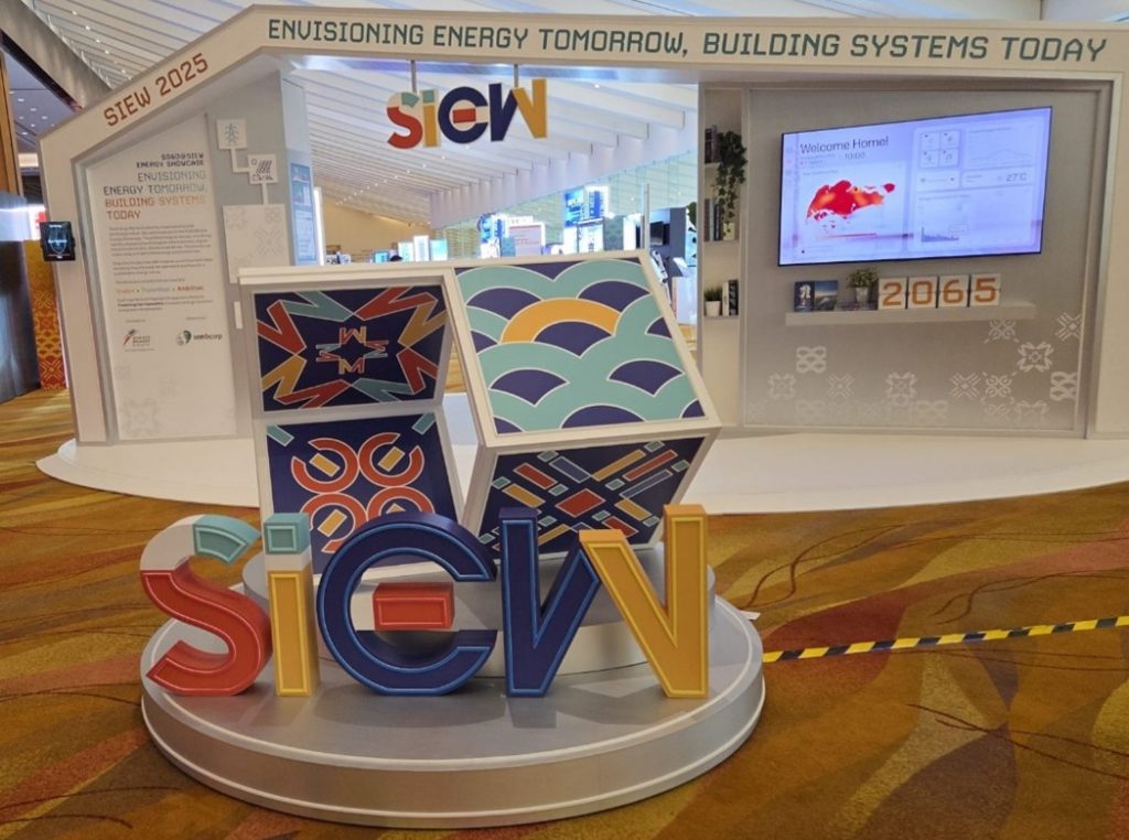 Singapore International Energy Week 2025 exhibition display with SIEW logo cubes and the theme ‘Envisioning Energy Tomorrow, Building Systems Today.